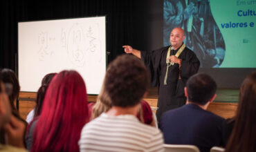 Monge compartilha sabedoria da cultura japonesa em palestra no Colégio Harmonia